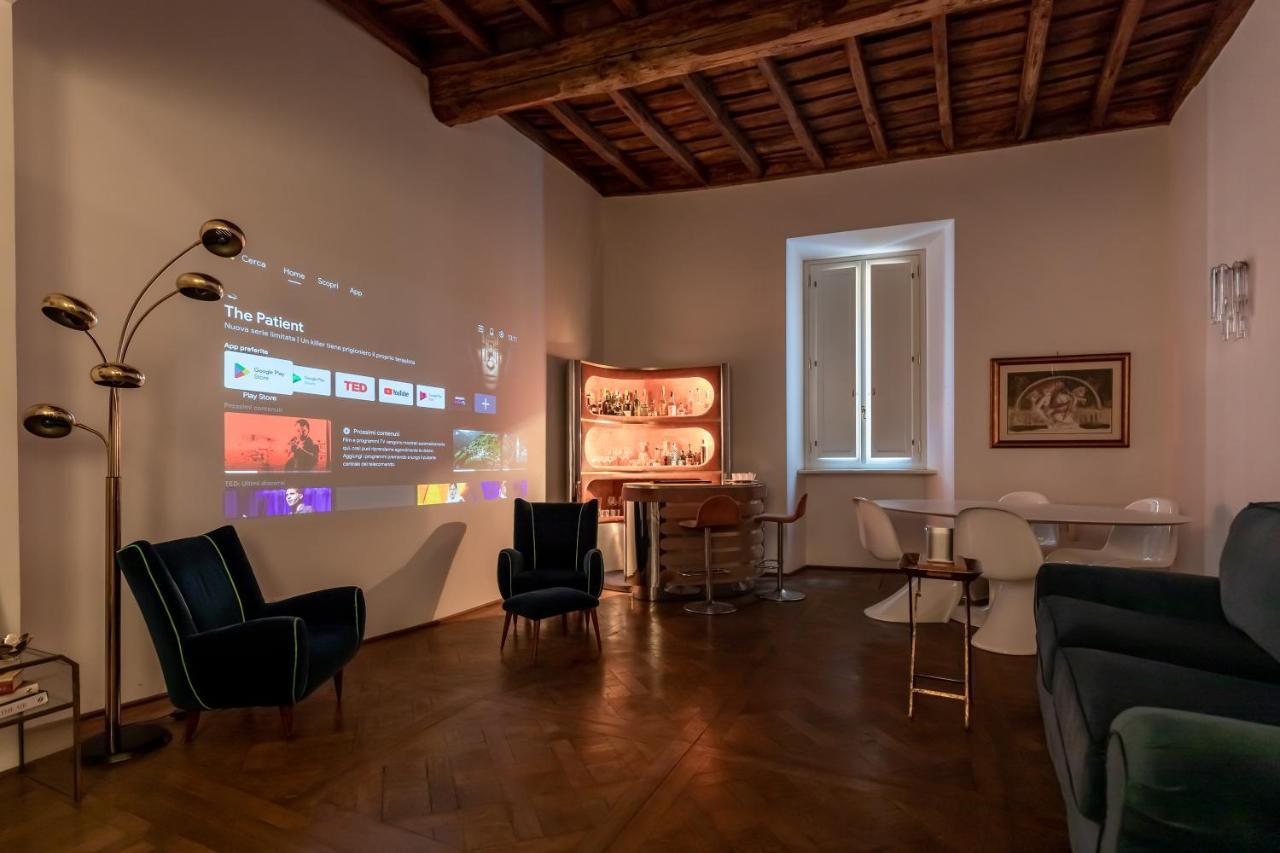 Chic And Style In Historical Via Giulia * Rome