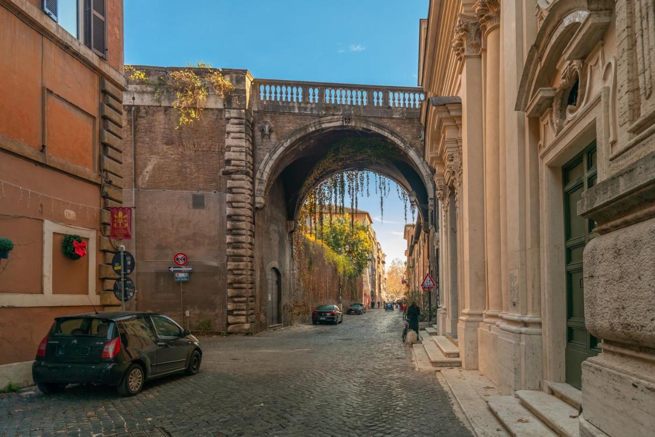 Chic And Style In Historical Via Giulia Apartment *