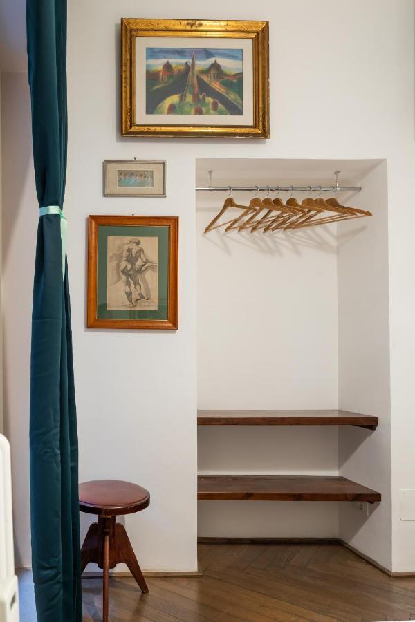 Apartment Chic And Style In Historical Via Giulia